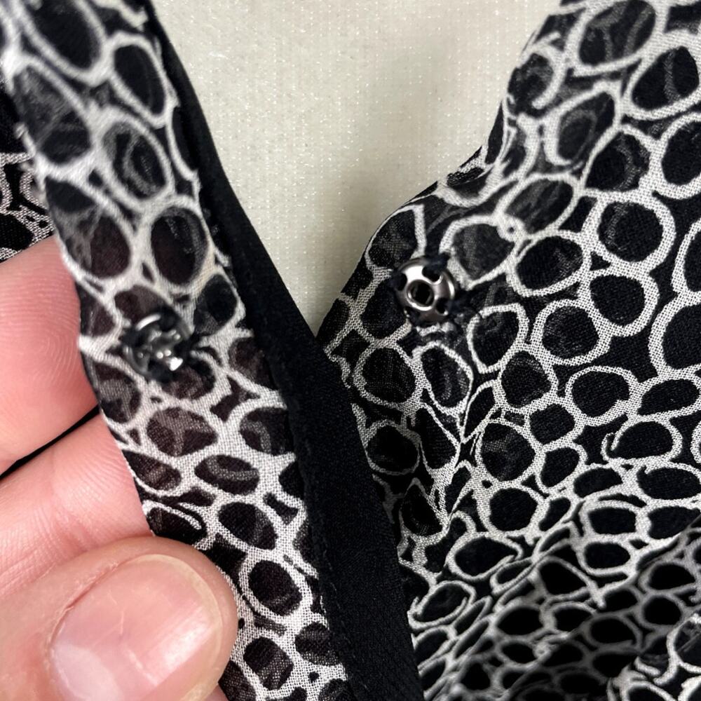 Diane Von Furstenberg Svetlana Silk Faux Wrap Top Black White Size 4 Career Chic - Picture 6 of 13